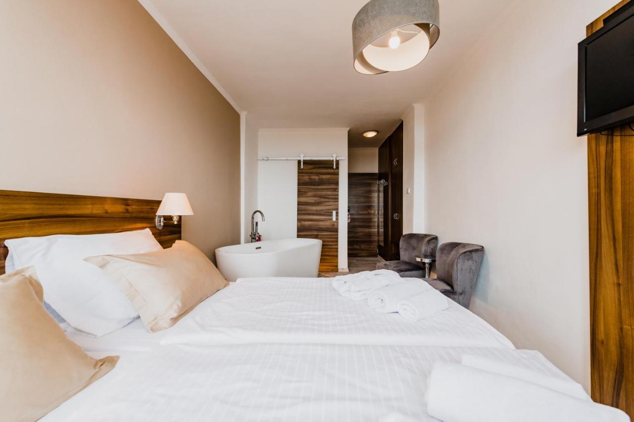 Hotel Palcat Tabor Zewnętrze zdjęcie