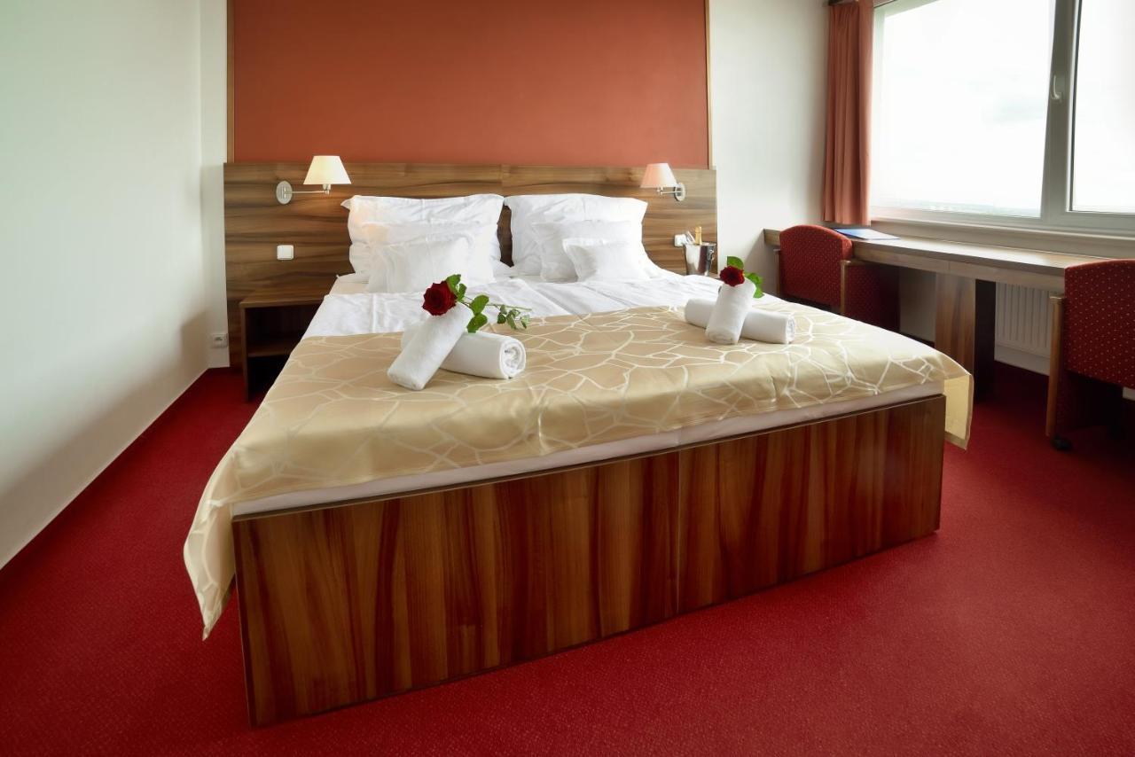 Hotel Palcat Tabor Zewnętrze zdjęcie